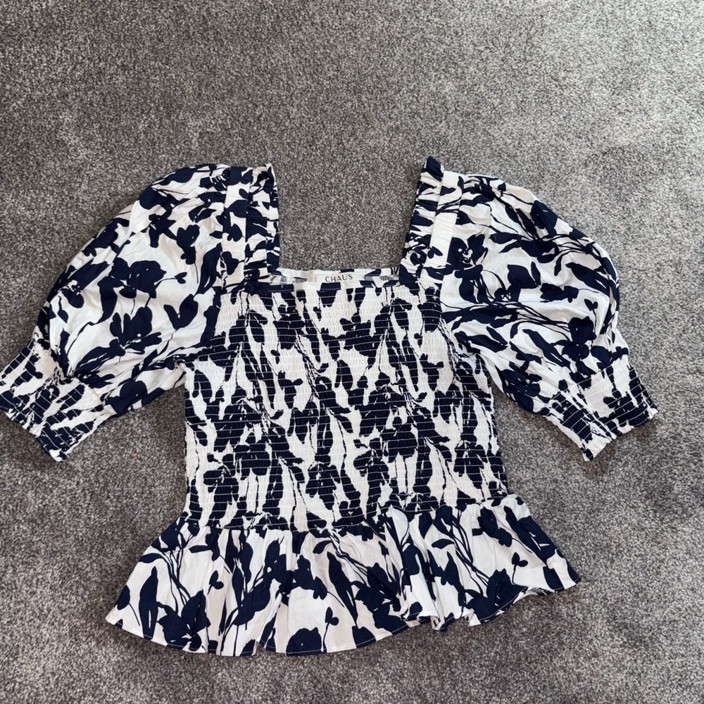 Chaus Black and White Floral Puff Sleeve Blouse